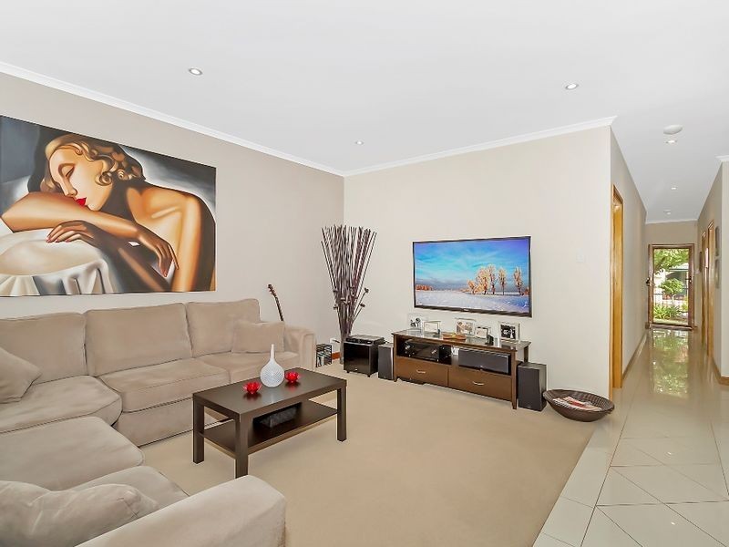 8 Dublin Place, Golden Grove SA 5125