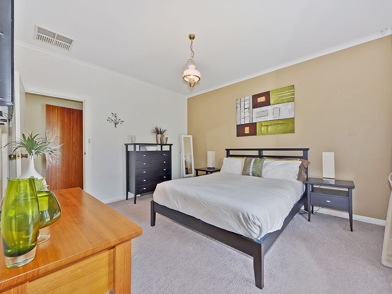 2 Grevillea Drive, Banksia Park SA 5091
