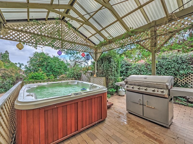 2 Grevillea Drive, Banksia Park SA 5091