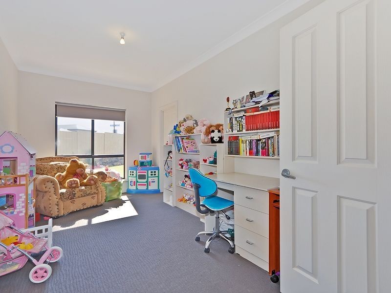 1 Barrow Road, Golden Grove SA 5125