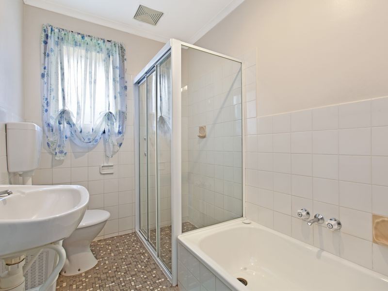 4 Andrew Ave, Salisbury East SA 5109