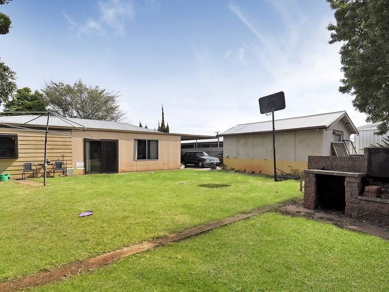 13 Cowra Ave, Gilles Plains SA 5086