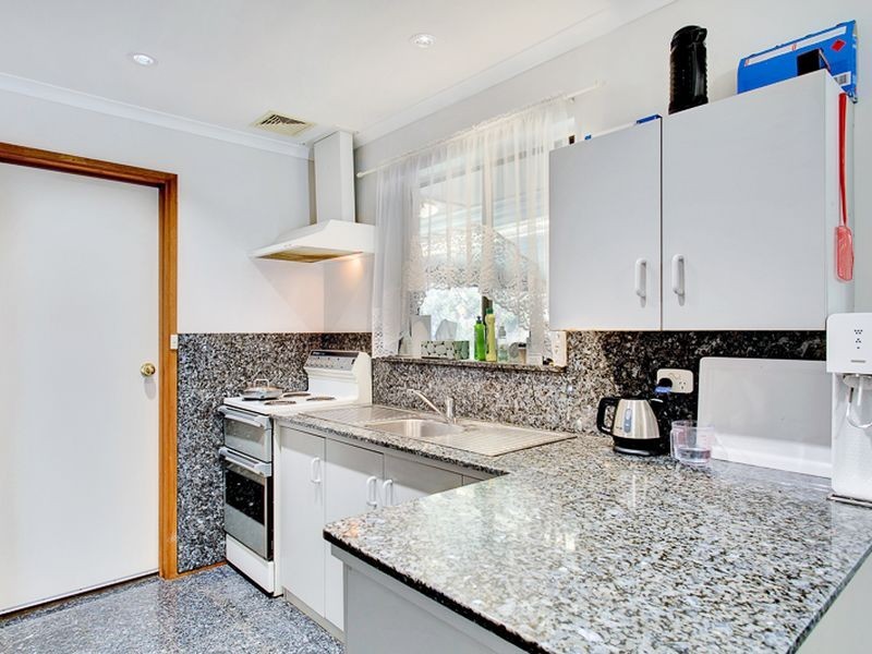 24 Coachhouse Drive, Gulfview Heights SA 5096