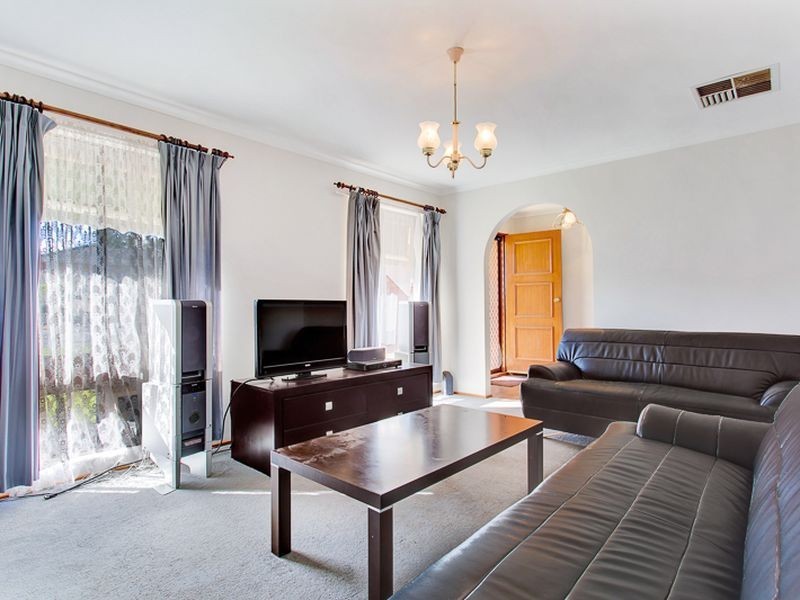 24 Coachhouse Drive, Gulfview Heights SA 5096