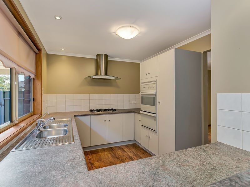 12 Gilchrist Close, Greenwith SA 5125