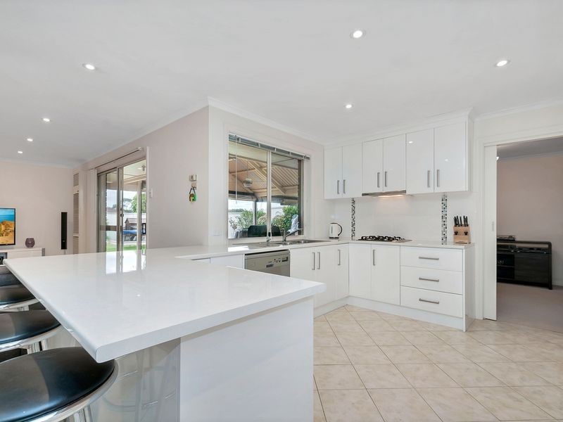 17 Lark Court, Wynn Vale SA 5127