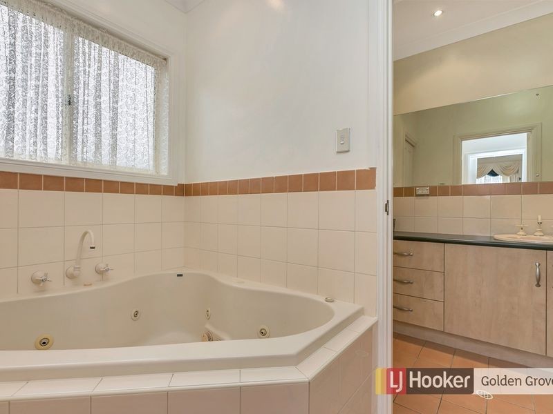 9 Lake Maurice Place, Greenwith SA 5125