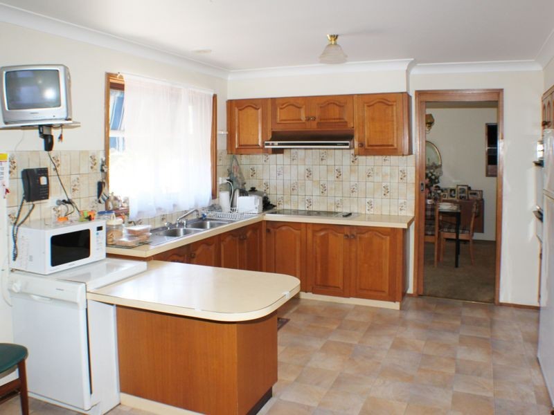 10 Parklands Ave, Leonay NSW 2750