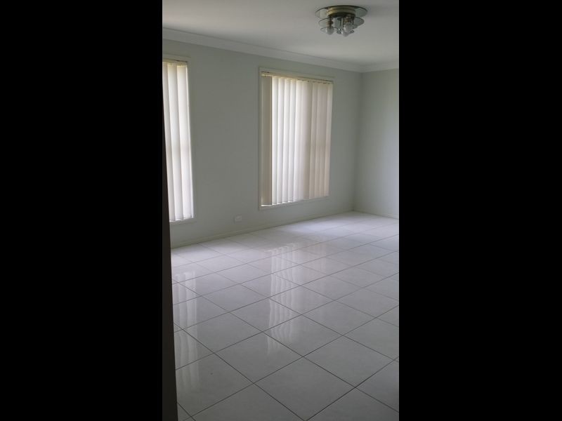 1 The Lakes Drive, Glenmore Park NSW 2745