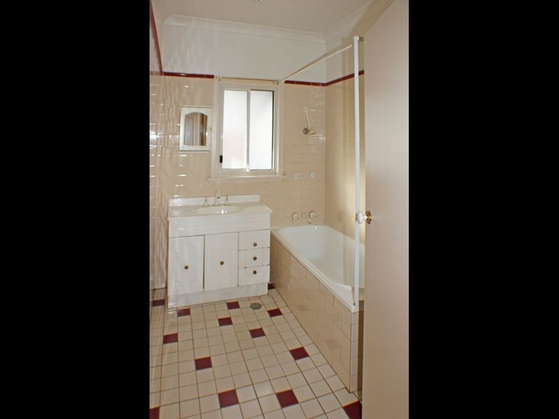 16 Guildford Road, Cambridge Park NSW 2747