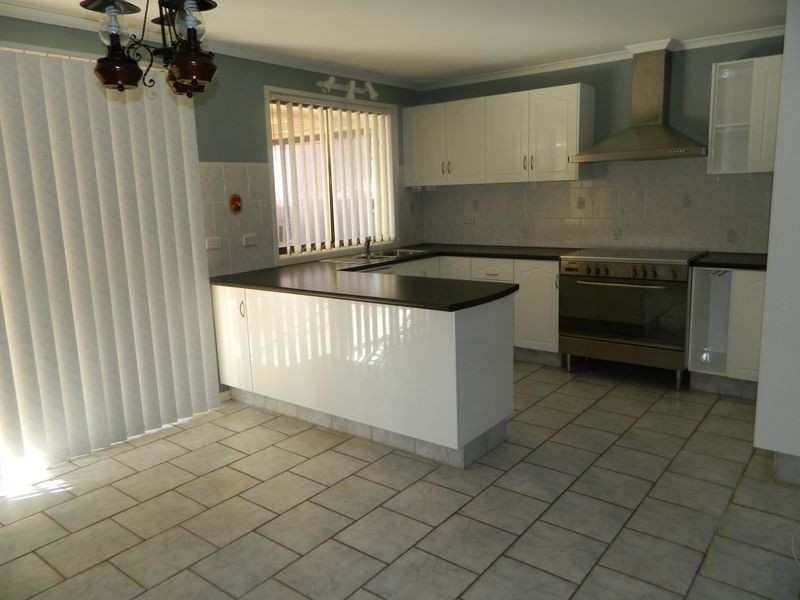 8 Bottlebrush Drive, Cranebrook NSW 2749