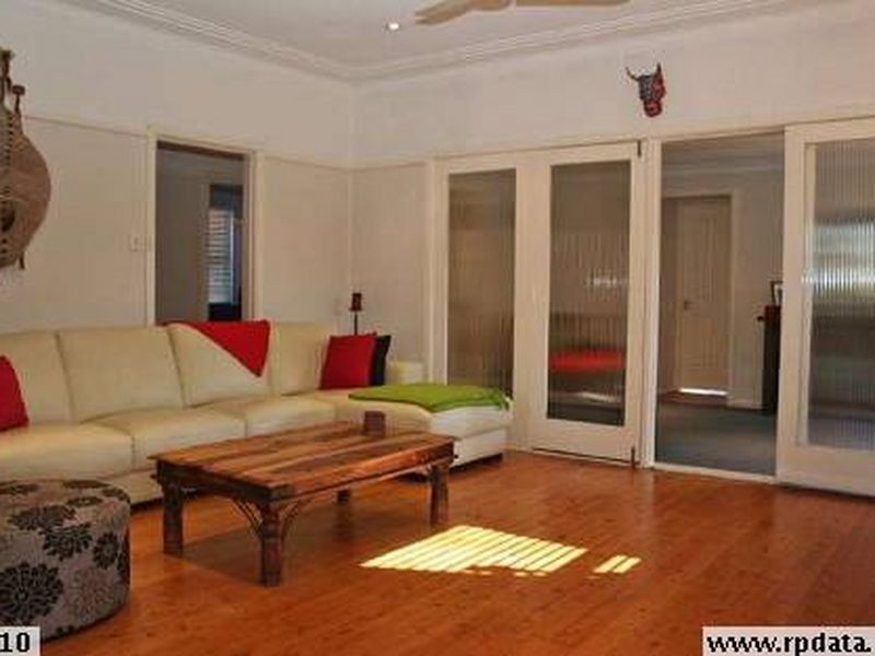 28 Ladbury Ave, Penrith NSW 2750