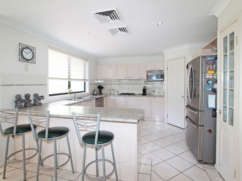 6 Turnberry Crescent, Glenmore Park NSW 2745