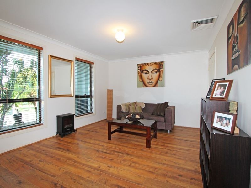 6 Turnberry Crescent, Glenmore Park NSW 2745