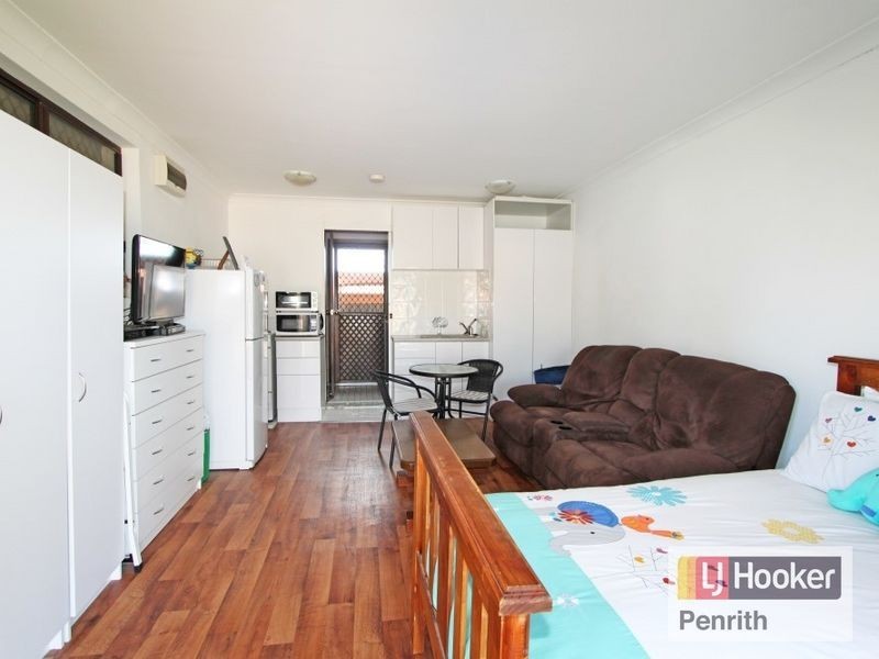 33 Charles Todd Cres, Werrington County NSW 2747