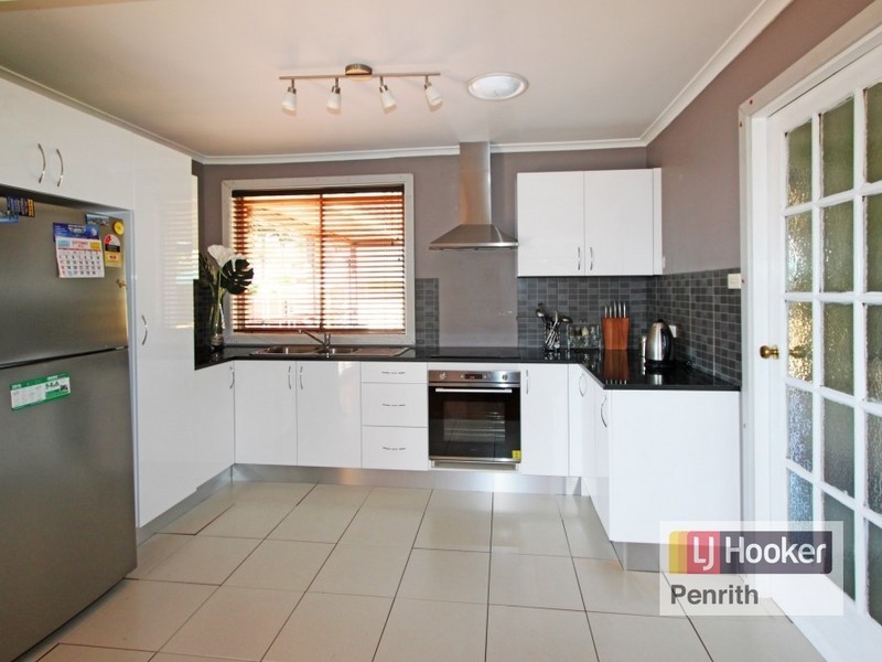 42 Willoring Cres, Jamisontown NSW 2750