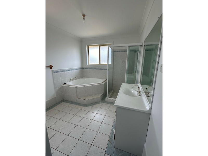5 Minnek Place, Glenmore Park NSW 2745