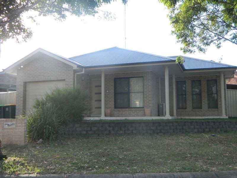 12a Dryberry Ave, St Clair NSW 2759