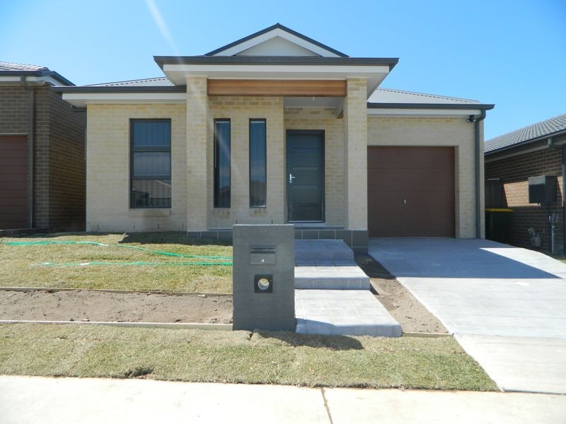 8 Cropton Street, Jordan Springs NSW 2747