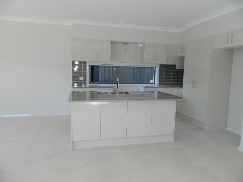 8 Cropton Street, Jordan Springs NSW 2747