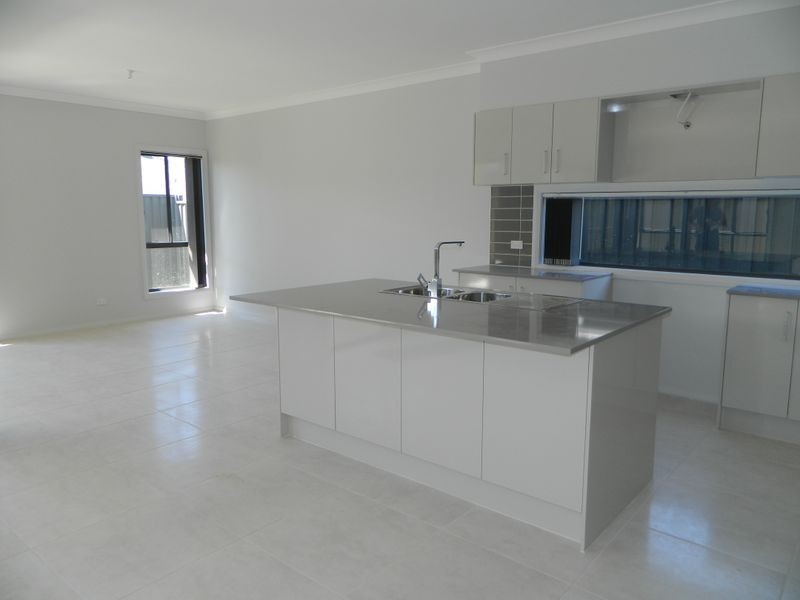 8 Cropton Street, Jordan Springs NSW 2747