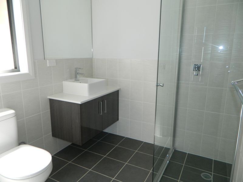 8 Cropton Street, Jordan Springs NSW 2747