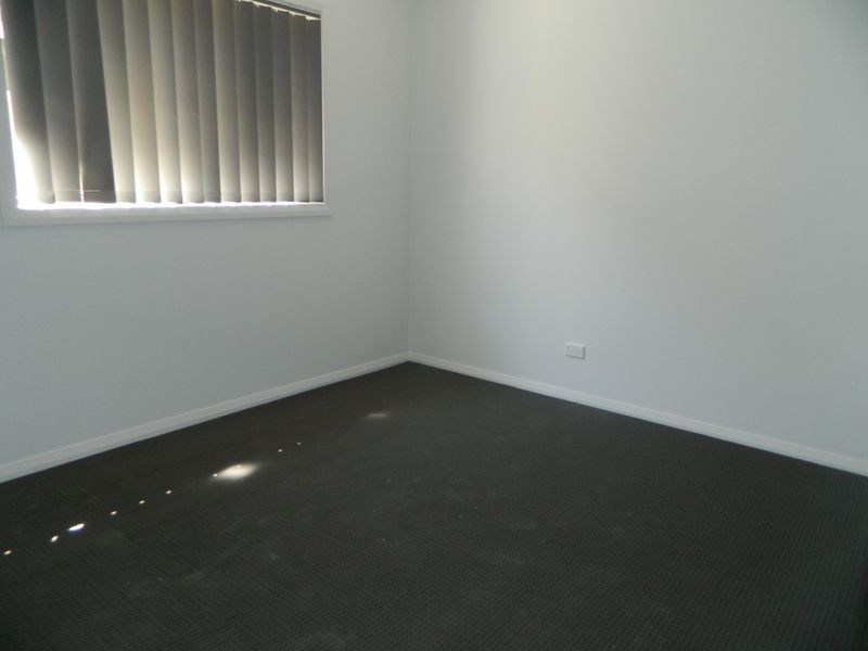 8 Cropton Street, Jordan Springs NSW 2747