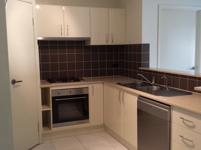 1 The Lakes Drive, Glenmore Park NSW 2745