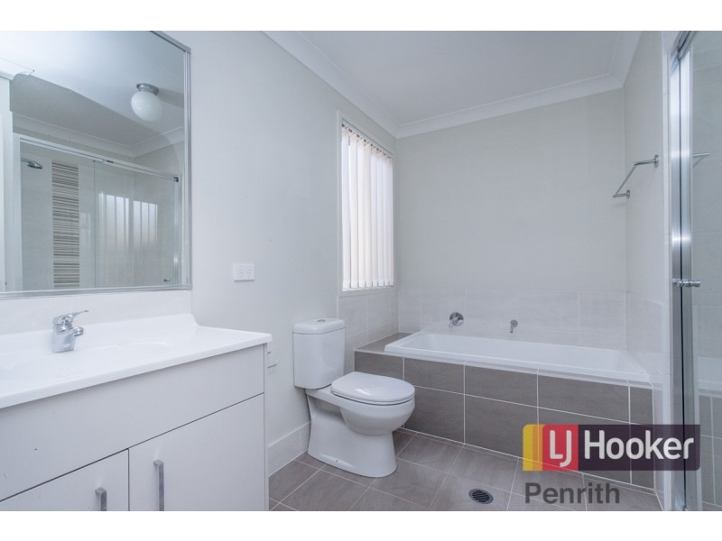 101 Glenmore Ridge, Glenmore Park NSW 2745