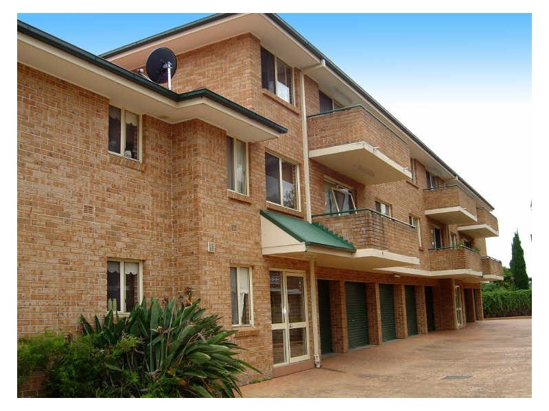 2/14 Bringelly Road, Kingswood NSW 2747