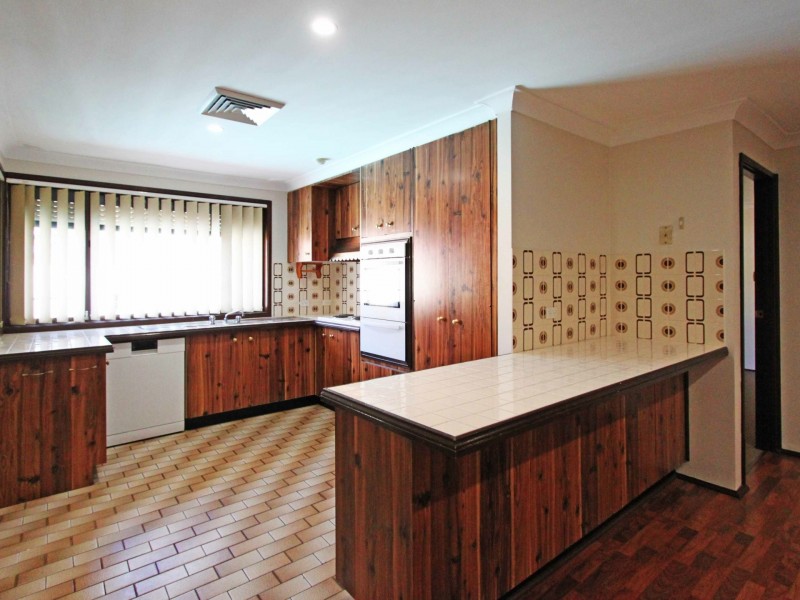 2 Dampier Avenue, Werrington County NSW 2747