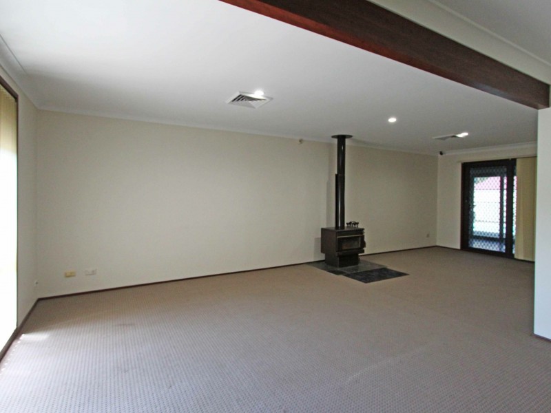 2 Dampier Avenue, Werrington County NSW 2747