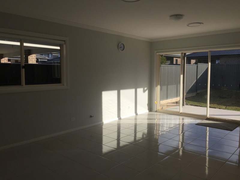 12 Carcoola Way, Jordan Springs NSW 2747