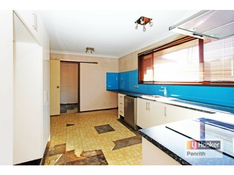 16 Lowanna Drive, South Penrith NSW 2750