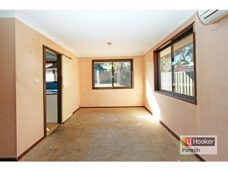 16 Lowanna Drive, South Penrith NSW 2750
