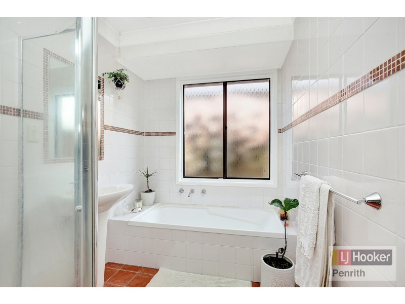 4 Trent Place, Hassall Grove NSW 2761