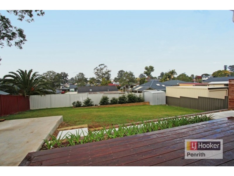 12 Dampier Avenue, Werrington County NSW 2747