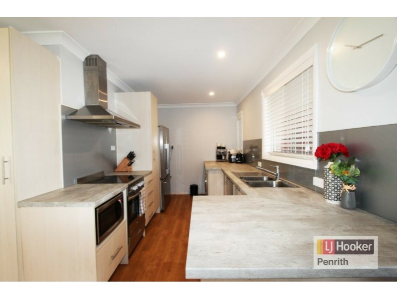 12 Dampier Avenue, Werrington County NSW 2747