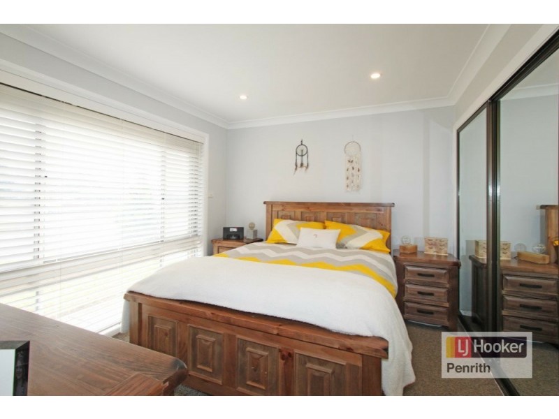 12 Dampier Avenue, Werrington County NSW 2747