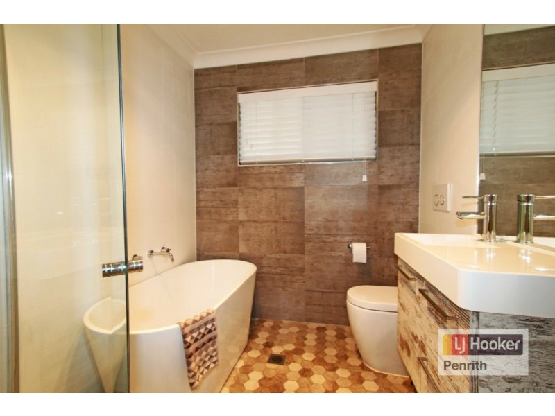 12 Dampier Avenue, Werrington County NSW 2747