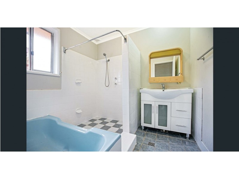 16 Sutton Road, Cambridge Park NSW 2747