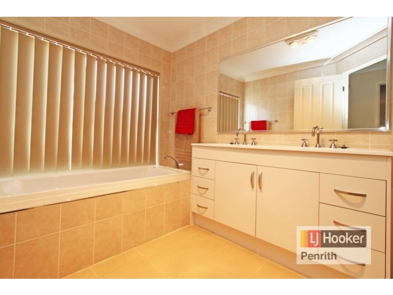 6 Burlington Street, Claremont Meadows NSW 2747