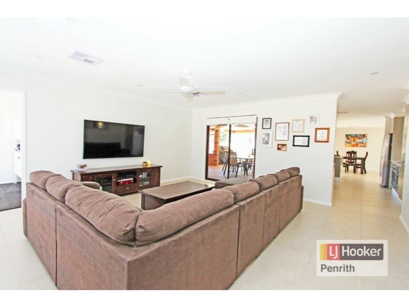 11 Selwyn Ave, Cambridge Gardens NSW 2747