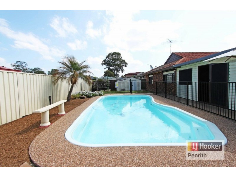 2 Dampier Avenue, Werrington County NSW 2747