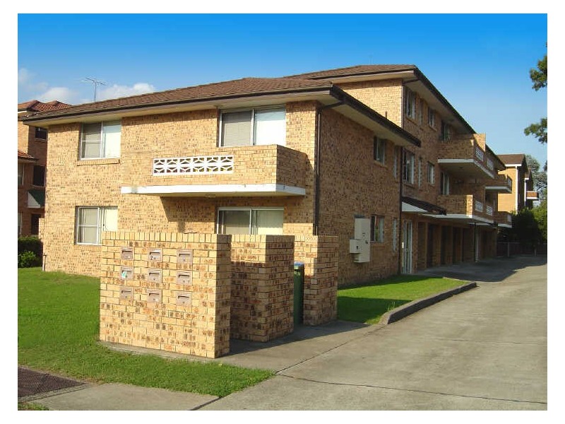 2/16 Bringelly Road, Kingswood NSW 2747