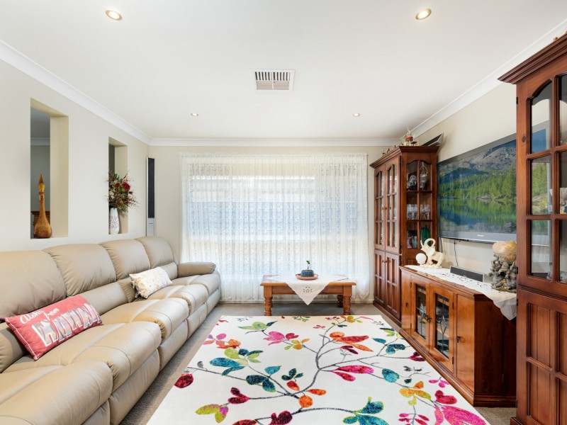 17 Lakeview Drive, Cranebrook NSW 2749