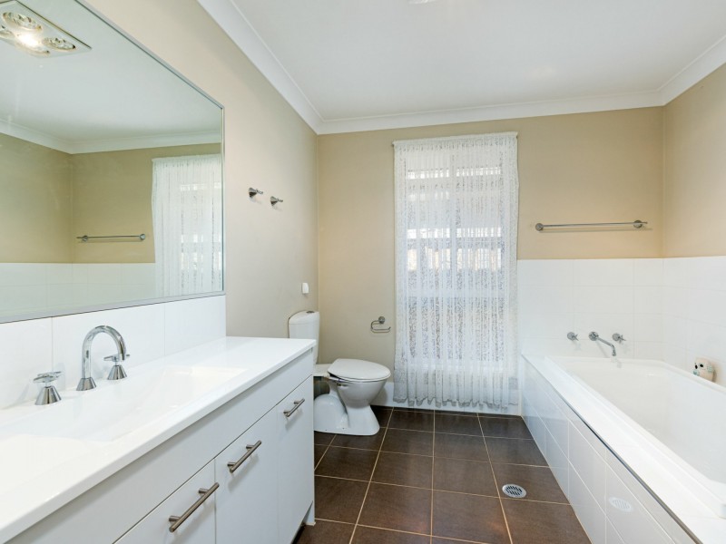 17 Lakeview Drive, Cranebrook NSW 2749