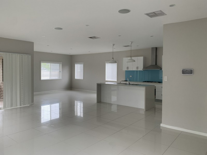 14 Alinta Promenade, Jordan Springs NSW 2747