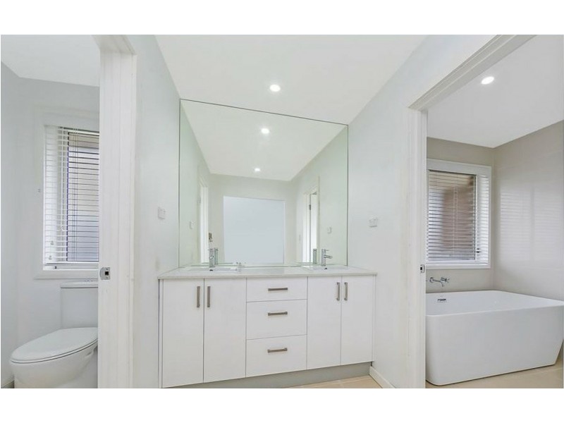 14 Alinta Promenade, Jordan Springs NSW 2747