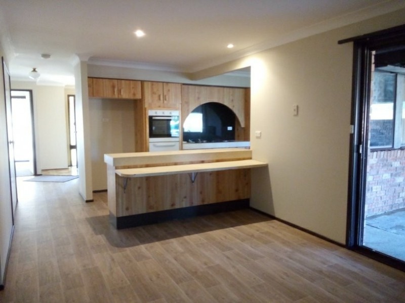 1 Brolga Glen, St Clair NSW 2759